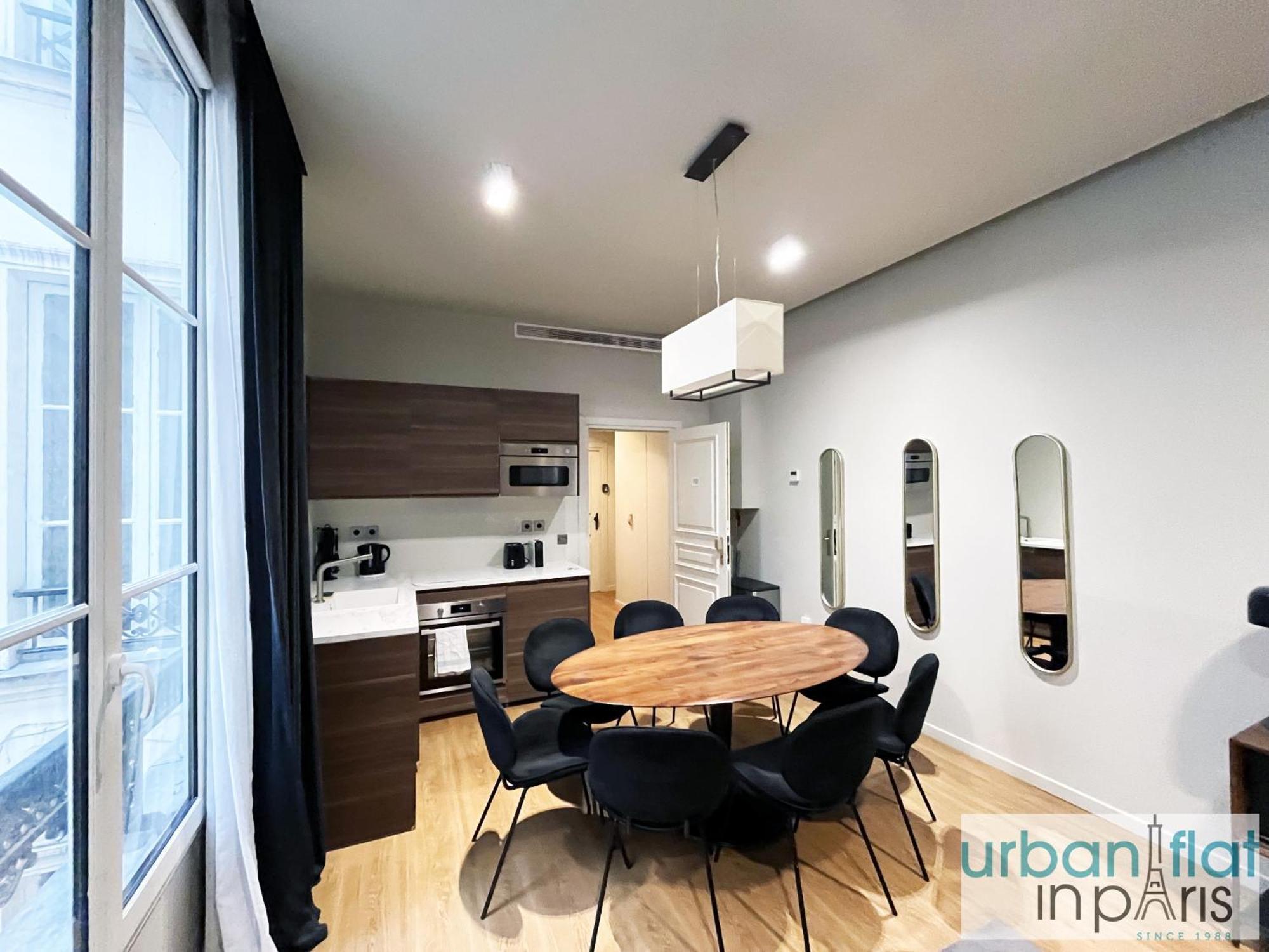 Apartment Urban Flat 110 - Luxury 3 Bedroom Near Galeries Lafayette Paris